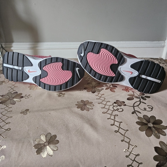 NWOB NIKE Women’s Air Max Bliss - Picture 5 of 7